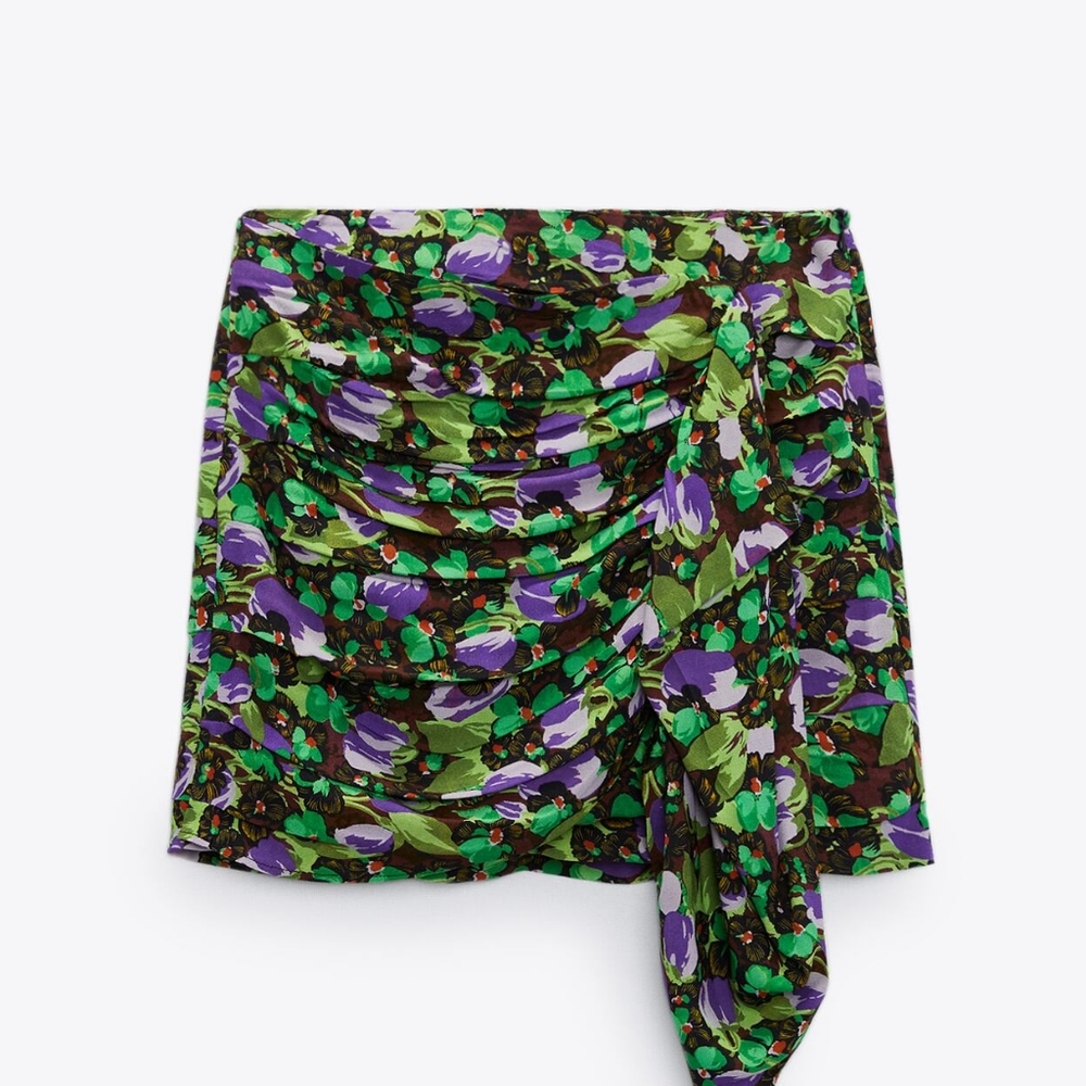 FLORAL PRINT MINI SKIRTZara9.99 $7.99